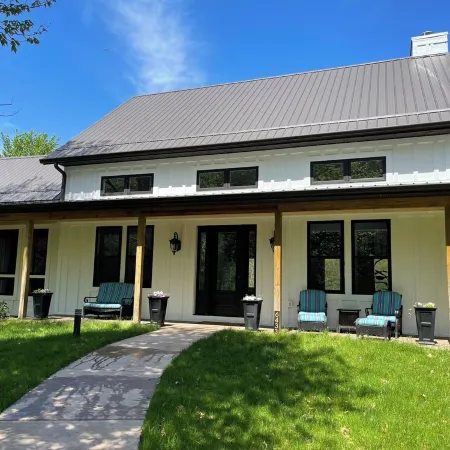 Beautiful new house nestled in a private and fenced 30 acres nature sanctuary. Отели в г. Каско Тауншип