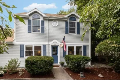 Great location! Short walk to the beach, 5min drive to center! A lot of capacity