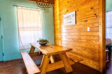 Crystal Clear Frio River - Private Waterfront House - Room for the Family Отели рядом с достопримечательностью «Парк штата Гарнер»