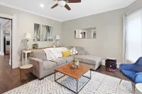 Chic 2BR & PKNG Mins to Downtown, Fiserv, Brewers Rave, St. Lukes, & Froedtert