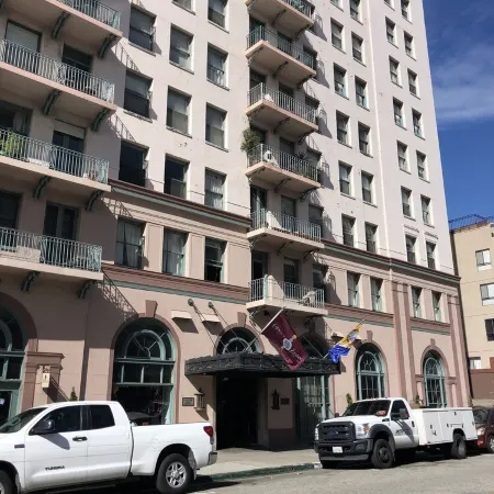 Fantastic sea view apartment in historic building with free parking