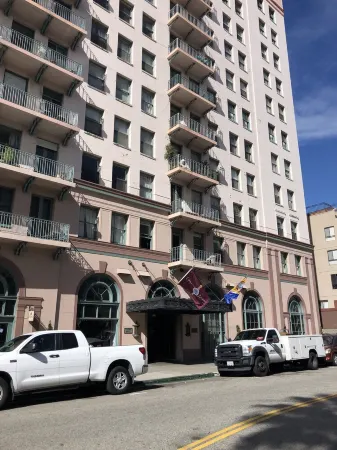 Fantastic sea view apartment in historic building with free parking