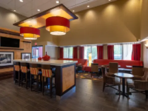 ハンプトン イン バイ ヒルトン チェスター サウス バミューダのホテル