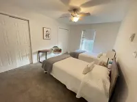 A Perfect Getaway: Hot Tub ~ Pinball ~Game Room ~ Pet Friendly ~ Remote Office