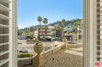 Modern Luxury Meets Hollywood Glamour