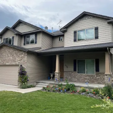 Family Friendly 7 Bedroom 4.5 Bath