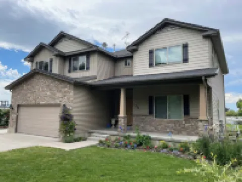 Family Friendly 7 Bedroom 4.5 Bath