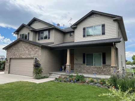 Family Friendly 7 Bedroom 4.5 Bath Отели в г. Cache County