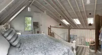 Beautiful Large Sun-drenched Artist Loft Studio