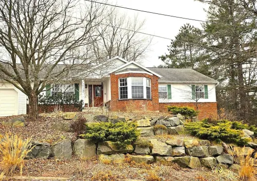Secluded Serenity Lg 4beds, 2.5 bath near Downtown