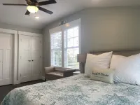 4-minute walk to beautiful Emerald Isle beach access.