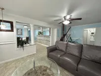 Quiet Pool Haven: 4BR - 9PPL, AC, WiFi, and Beaches Nearby Hotels in Pinellas Park