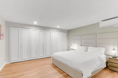 First floor Lakeside Condo in Eastlake Hotels in Eastlake