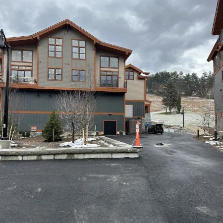 Brand New 2-Story Loft Residence Above Cranmore Mountain Lodge