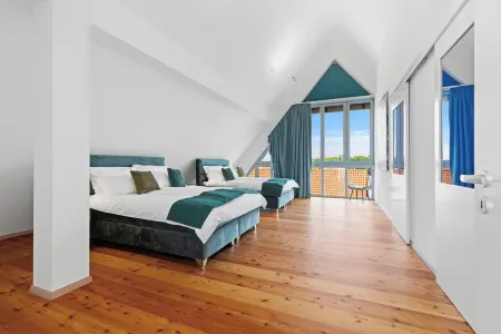 HELLOFLATS: Luxury Penthouse / Balcony / Parking / Center / Therme / MUC Airport