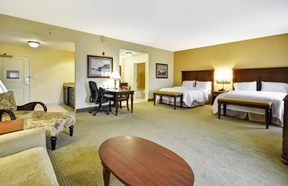 北查爾斯頓大學大道歡朋套房酒店