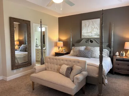 Pet friendly with community pool! Отели рядом с достопримечательностью «St Simons Island»