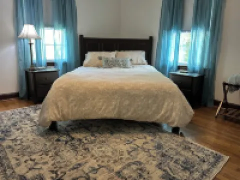 Walk anywhere on campus! 3BR home in College Heights.