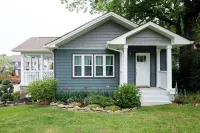 Kimi's Cottage: Class & Character- 2 bedroom cottage in Nashville, TN