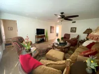 Downtown Cottage walking distance from Medical Center Hospital & Starbucks