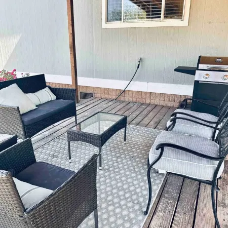 Cozy home in the heart of St Johns! Отели в г. Апачи