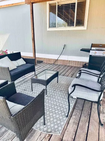 Cozy home in the heart of St Johns! Отели в г. Апачи