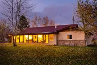 Cowboy Cottages - Cottage B Hotels near Rifle
