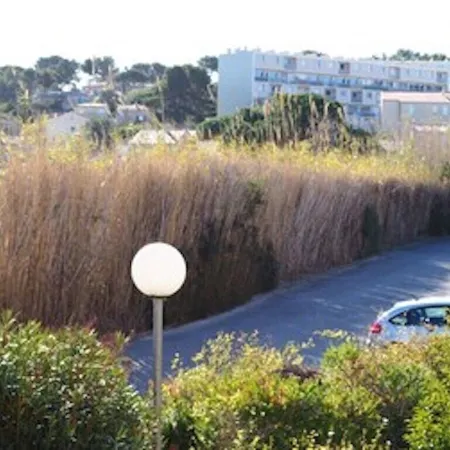 Charming T1 completely renovated, with large terrace, in the heart of Giens.