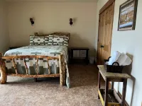 Wild Rose River Level Apartment With Private Acre Pond