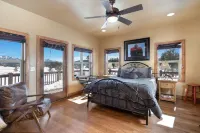 35 Acres-Luxurious 3 Private Suites-Sleeps 8-Kid+Dog Friendly-30+ Mile Views فنادق في 