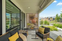 Outdoor Heater & Covered Patio, Paddle Boards, Fire Table, Bikes, Outdoor Games