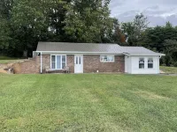 Lakehouse with Gorgeous Lake Views Hotel di Grainger County