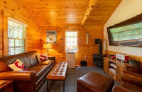 Relaxing Two Bedroom Cabin - 10 minutes to Camden!