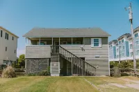 Pup-Friendly Obx Home, Shiplap Charm & Walk-in Showers - Apartemen