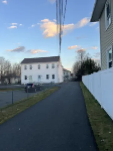 Cozy Gorgeous with a back yard and parking pet friendly on the heart of Waltham