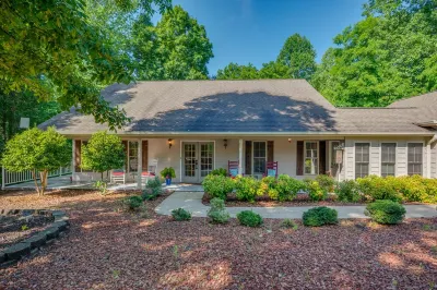 Lake Lure Home Wrap Porch Rec Room - Apple Valley + Rumbling Bald Amenities