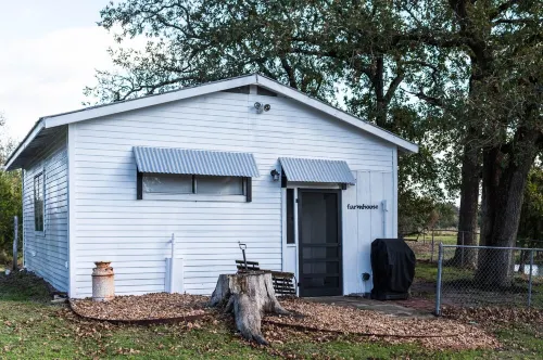Farmhouse bed and bath with pool and hot tub