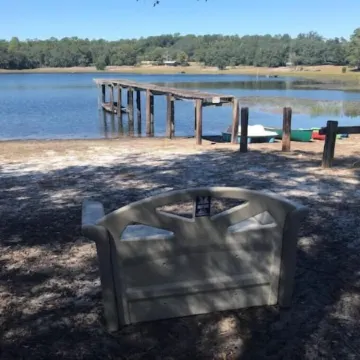 3 Bedroom House on Private Scenic Lake Mable