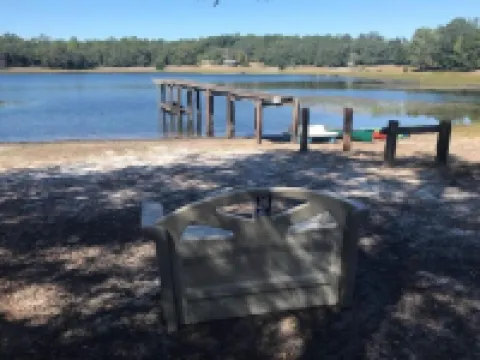 3 Bedroom House on Private Scenic Lake Mable