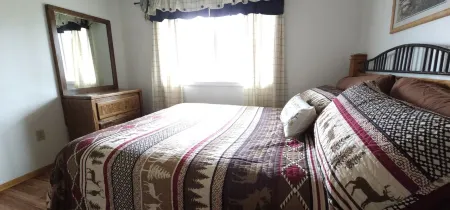 Home Away from home, fully/equipped, nearJBER, private parking <4 miles Downtown