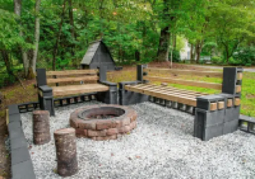 Cozy A-Frame ~10 min to Cashiers - Pet Friendly, Firepit, + Hot tub!