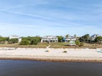 Beachfront Property in Ocean Springs, Overlooking the Gulf of Mexico. Sleeps 14 - Beach