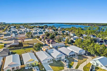 Brand new home close to beach and lake. Unforgettable memories await in PCB! Отели в г. Саннисайд