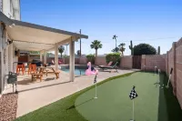 Desert Paradise w/ 2 masters, pool, & golf