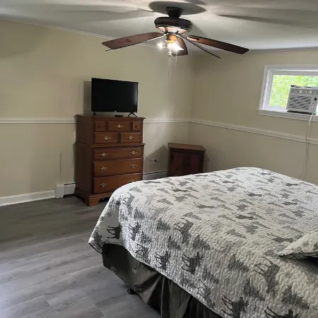 Rustic ski chalet in the heart of North Conway off West Side Road
