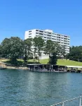 Utopia on Lake Hamilton