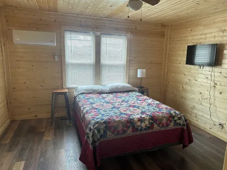 Unit A Country house near Warrensburg Отели в г. Johnson County