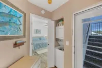 Manatee Harbor: Marina, Heated Pool-Spa, Island Ferry with Private Beach Access!