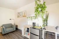 Convenient Studio w/ Queen bed - Prime Location in Little Italy!