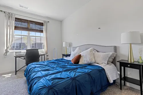 Wonder Lake Elegance: Serene 2BR Townhome Retreat
